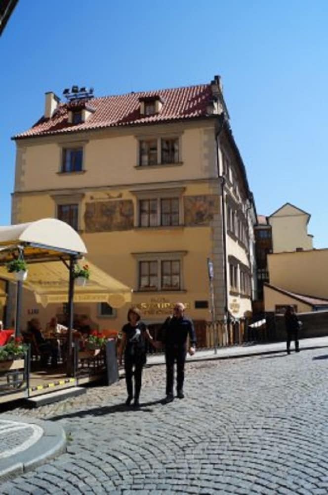 U Tri Pstrosu Hotel 4/50