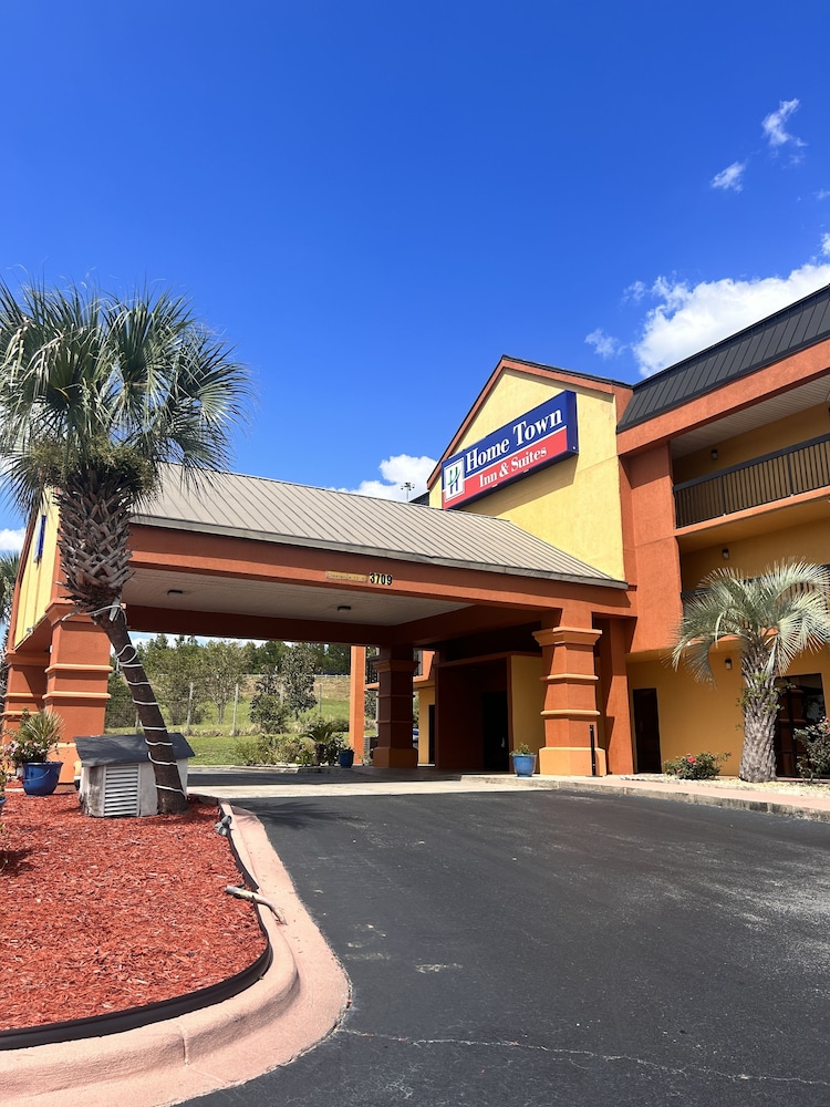 HOME TOWN INN AND SUITES in CRESTVIEW - FL