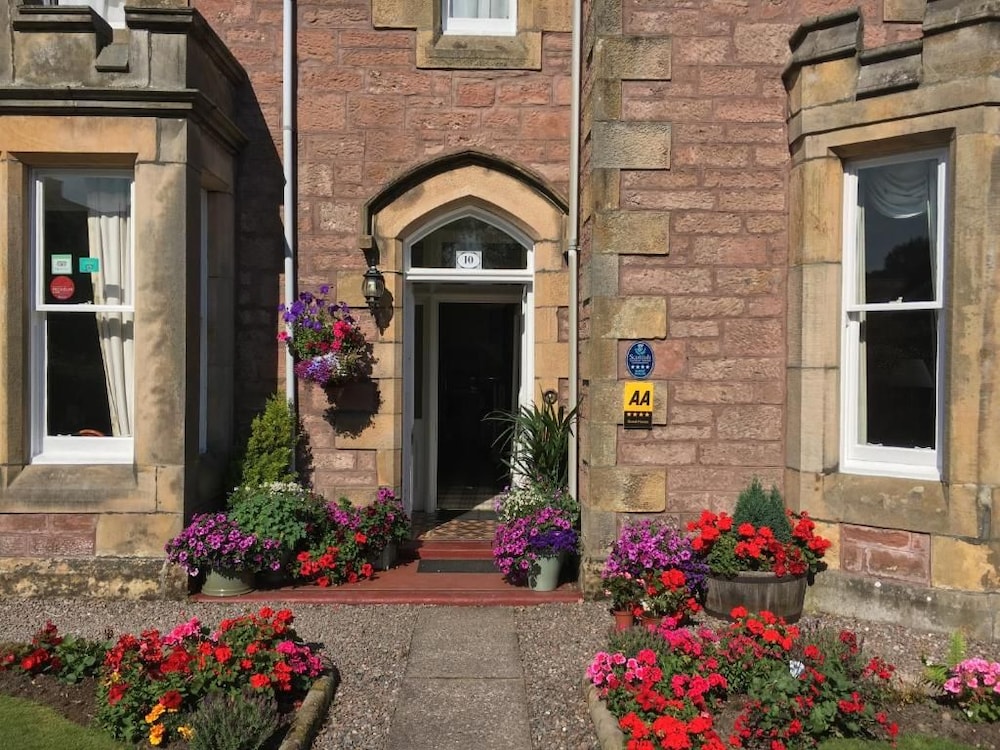 Ballifeary Guest House 27/28