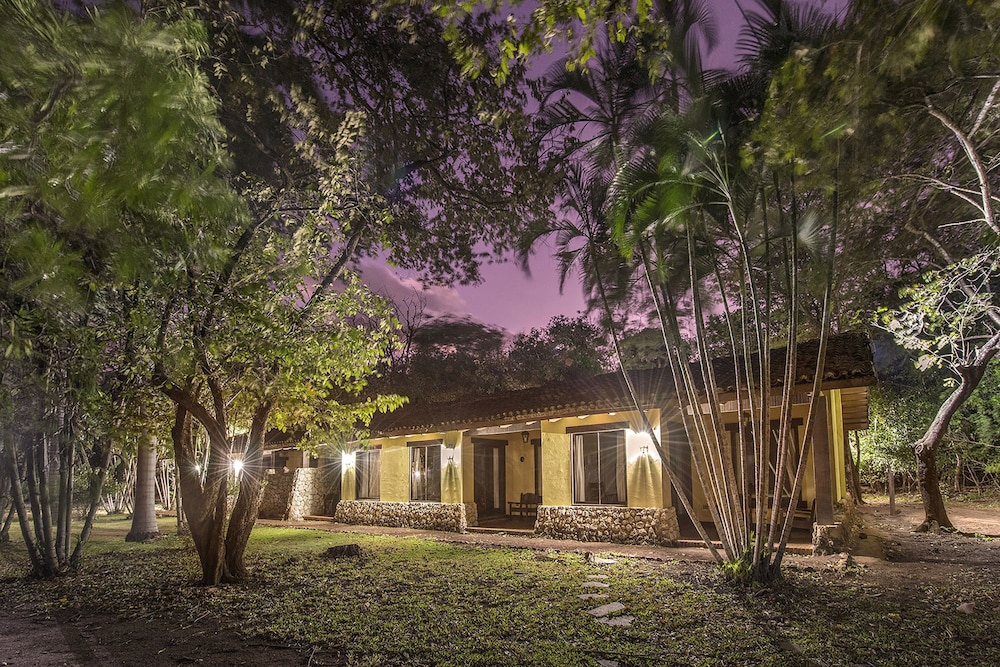 Hacienda La Pacifica 9/73