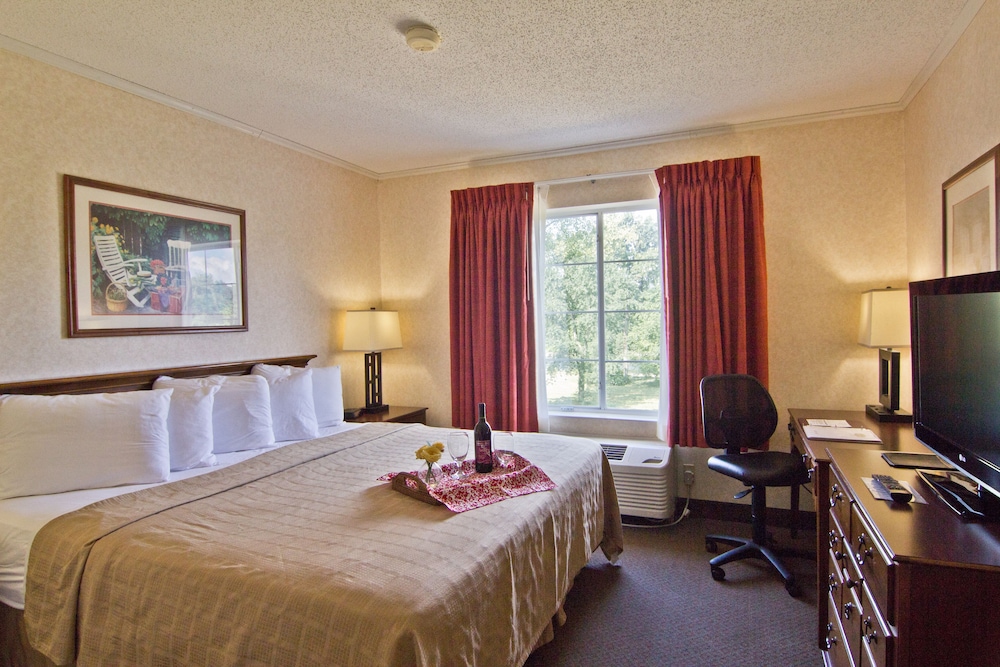 Coshocton Village Inn and Suites 19/68