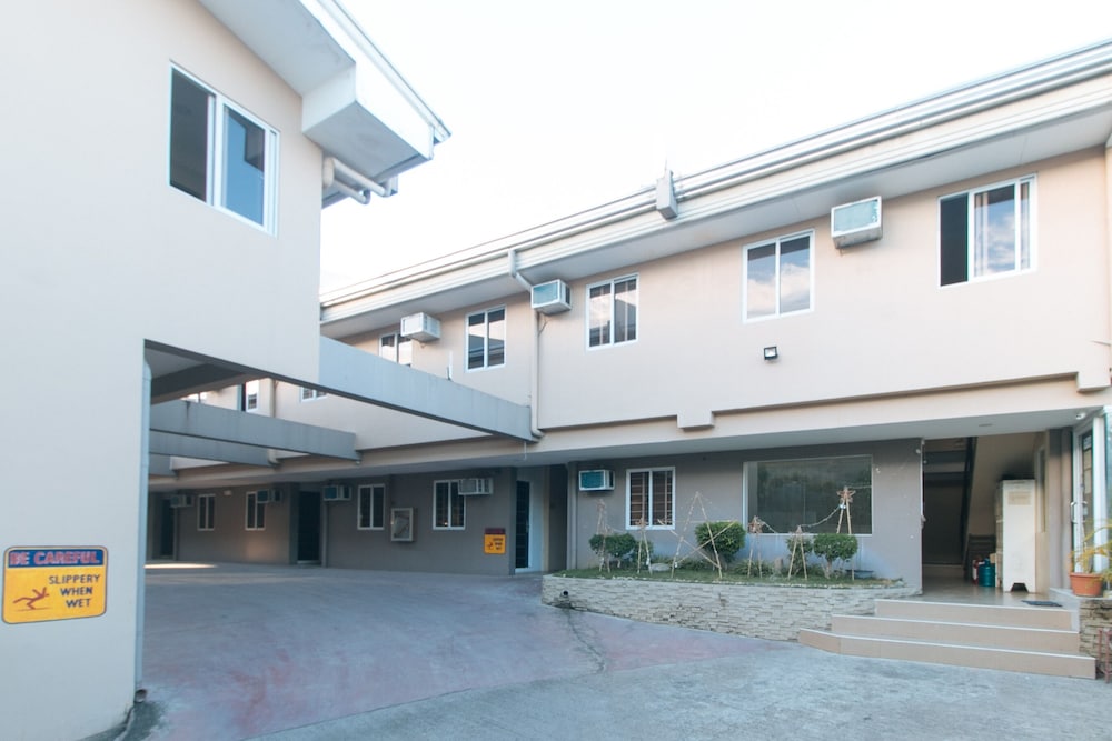 RedDoorz at Grand Apartelle Hernan Cortes Cebu 35/38