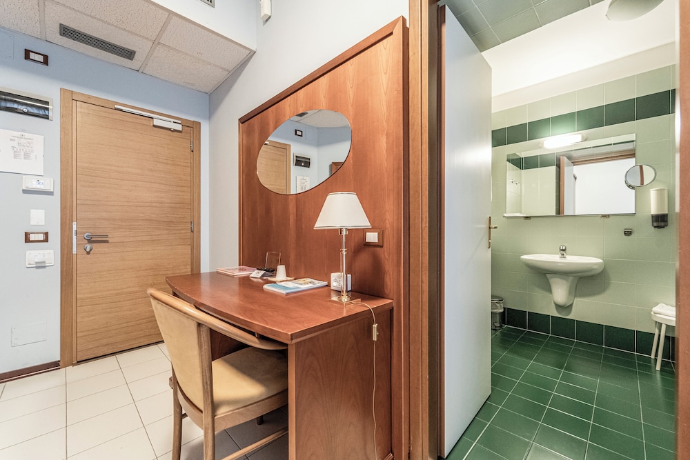 Hotel Italia 8/61