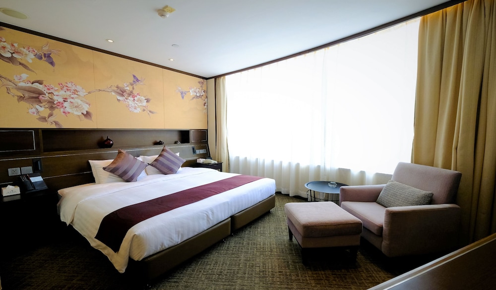 South Pacific Hotel 19/33
