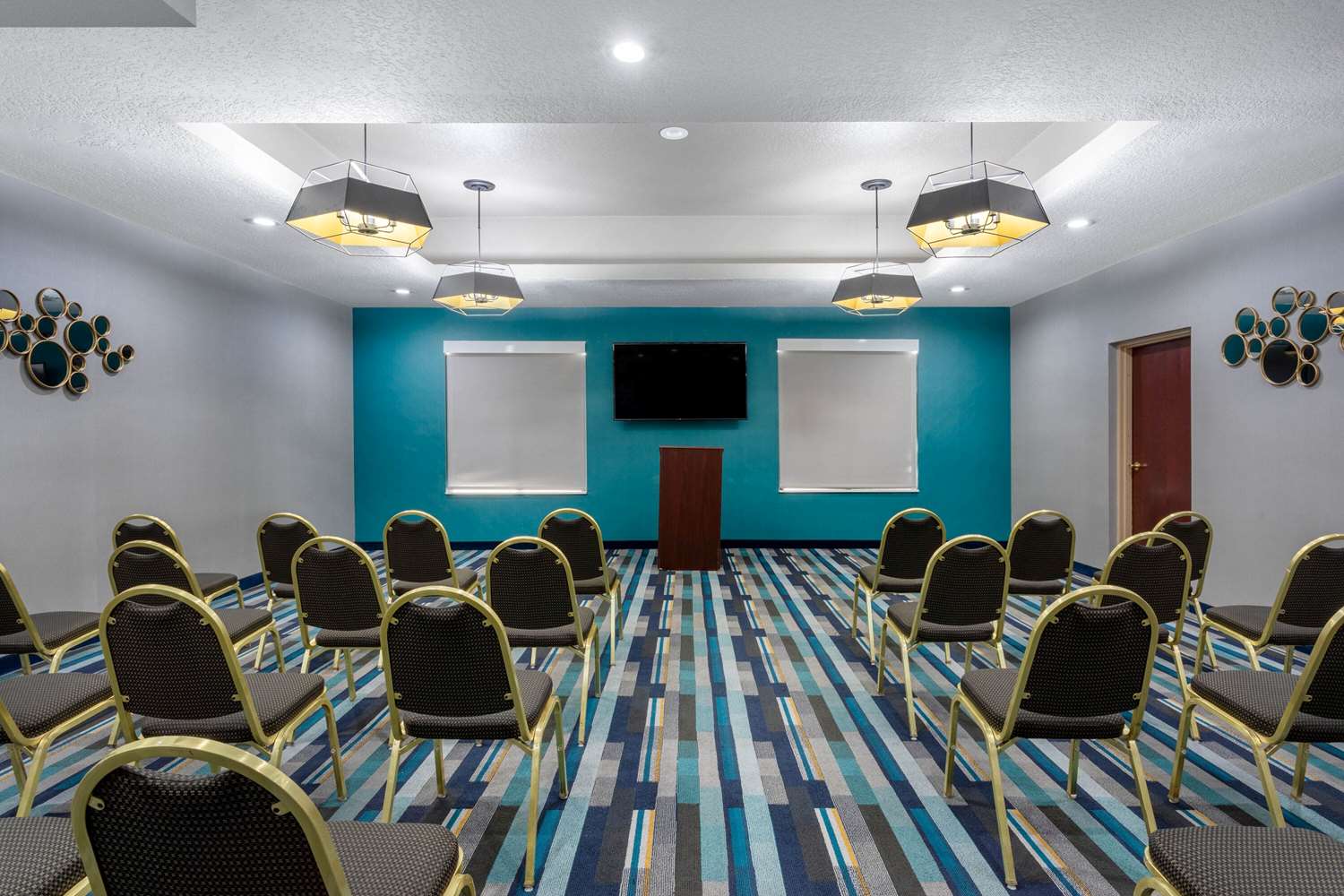 La Quinta Inn & Suites by Wyndham Tampa Central 16/22