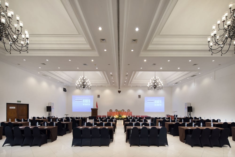 Royal Tretes View Hotel Convention 48/58