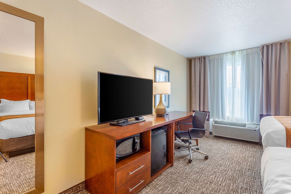 Comfort Inn DeKalb - University Area 24/26