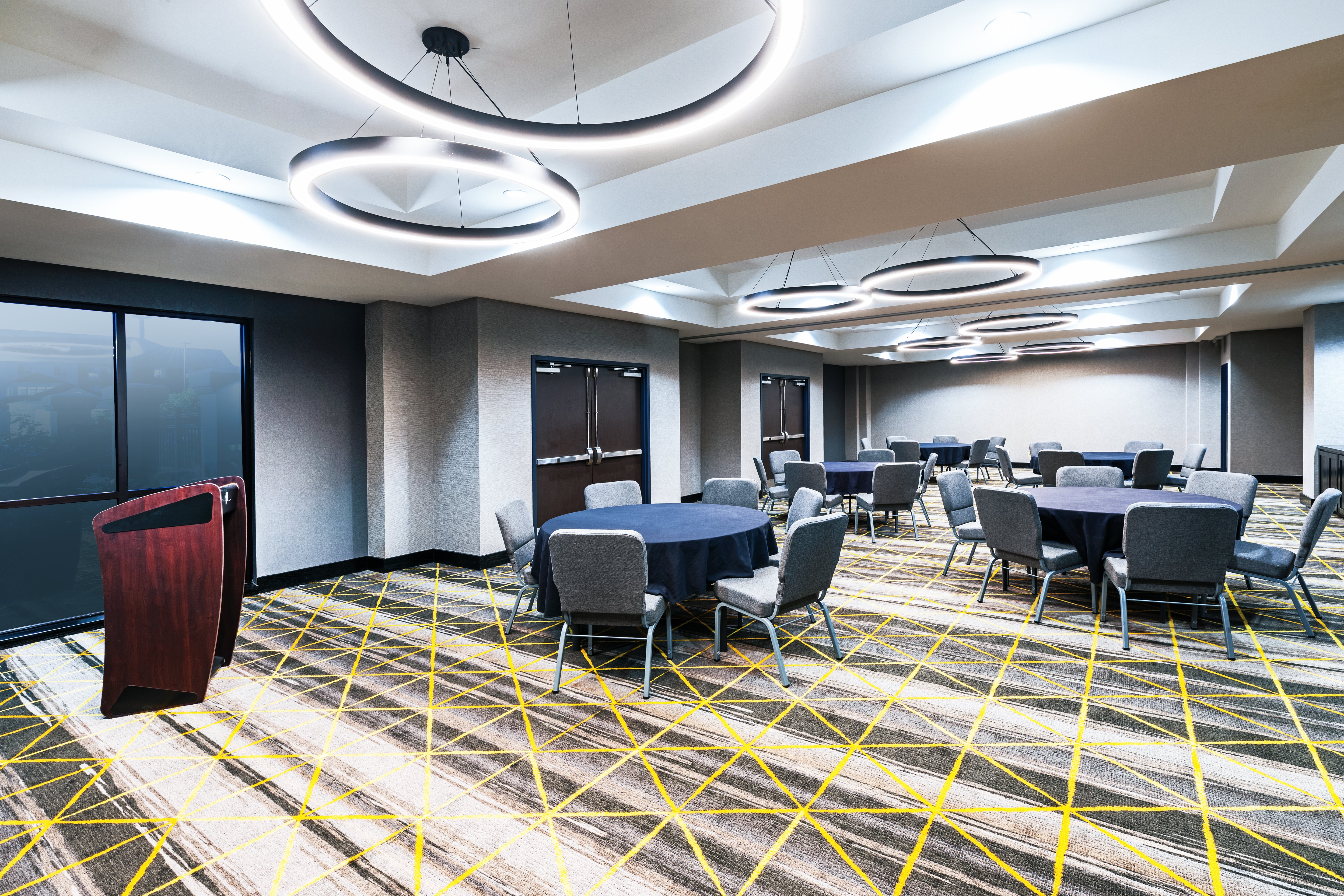 Holiday Inn Hotel & Suites Tulsa South 54/56