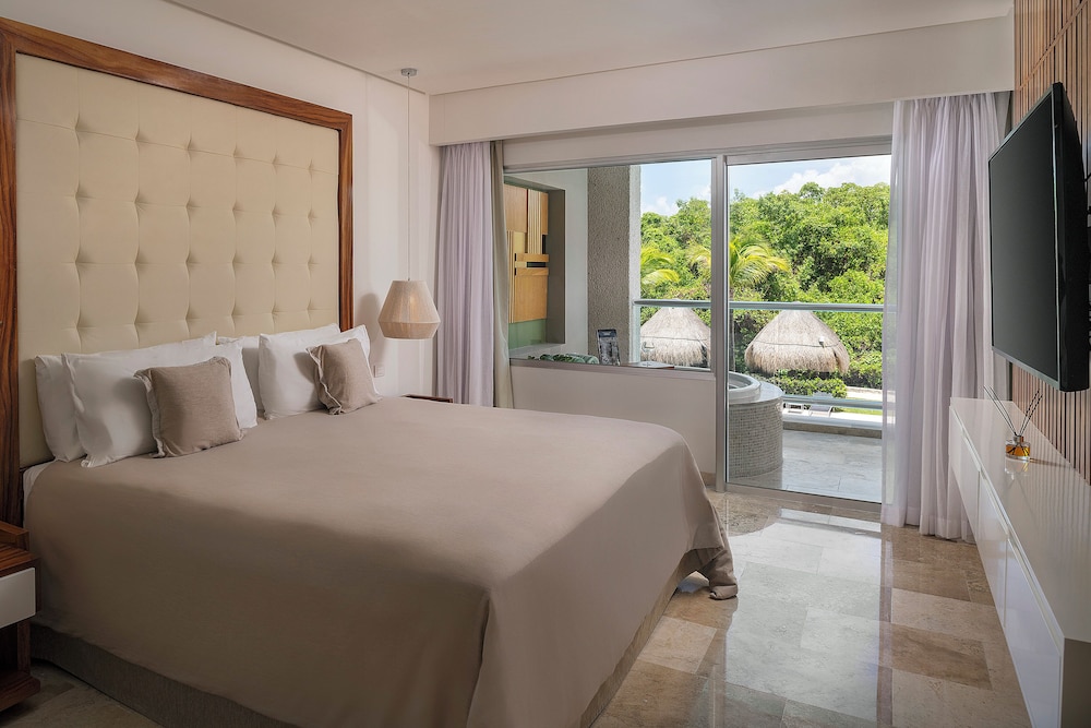Reserve, Master, Suite, King Bed, Nature View