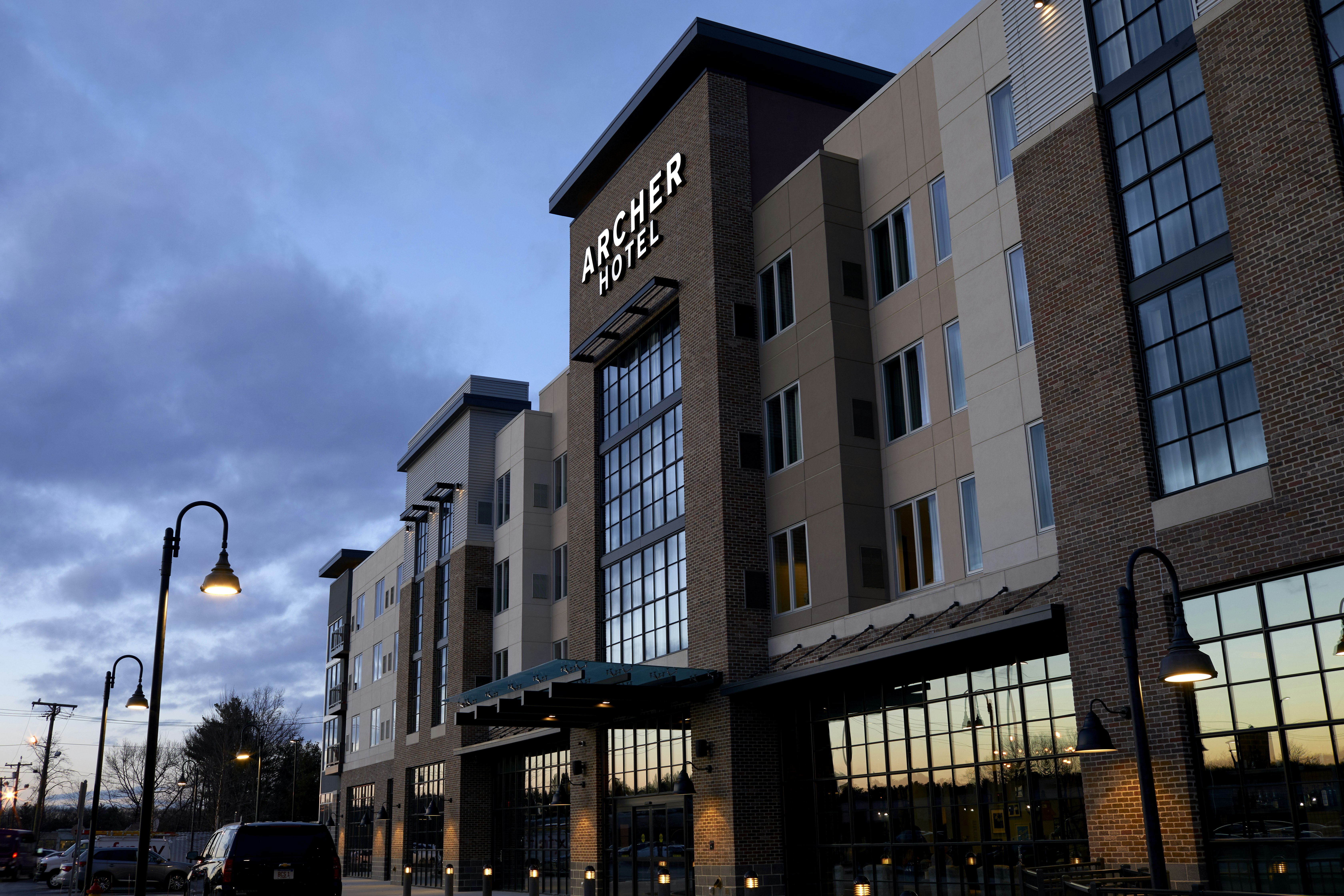 Archer Hotel Burlington 3/80