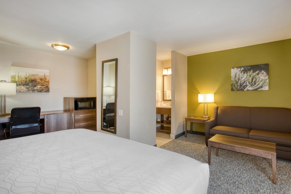 STANDARD, KING BED, SOFA