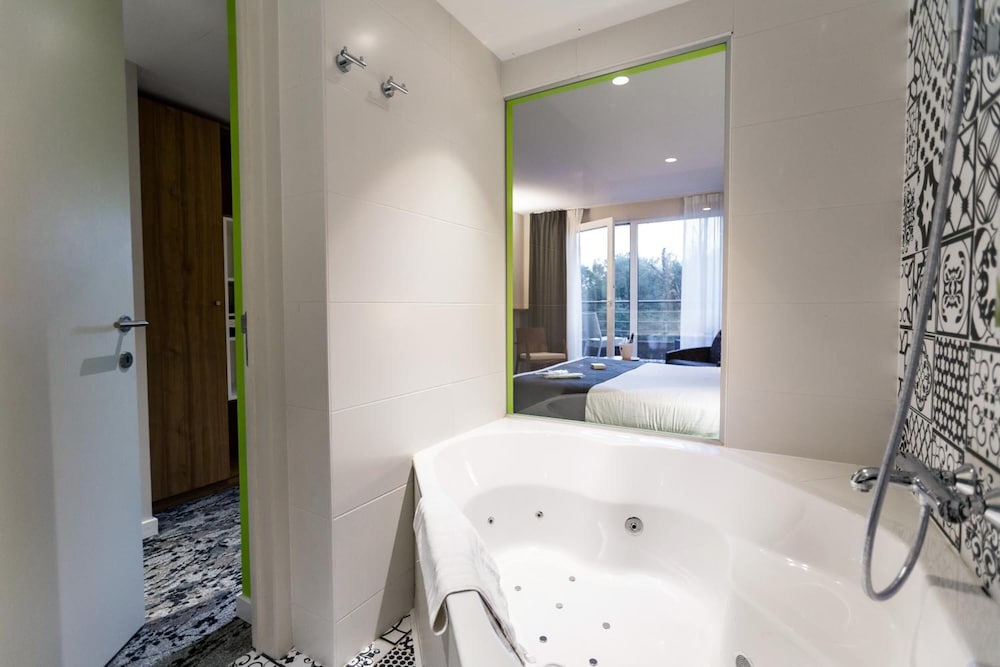 Utopia Hotel 22/69