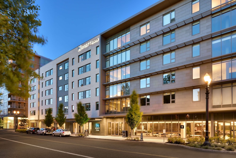 Hyatt House Portland/Downtown 64/66