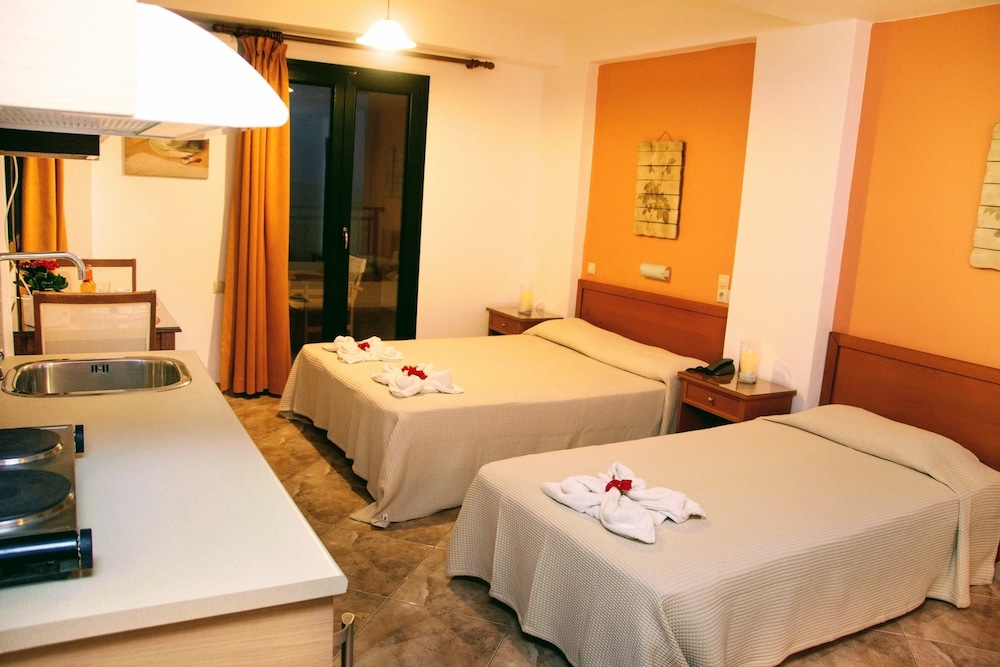 Hotel Ippolity Village 40/71