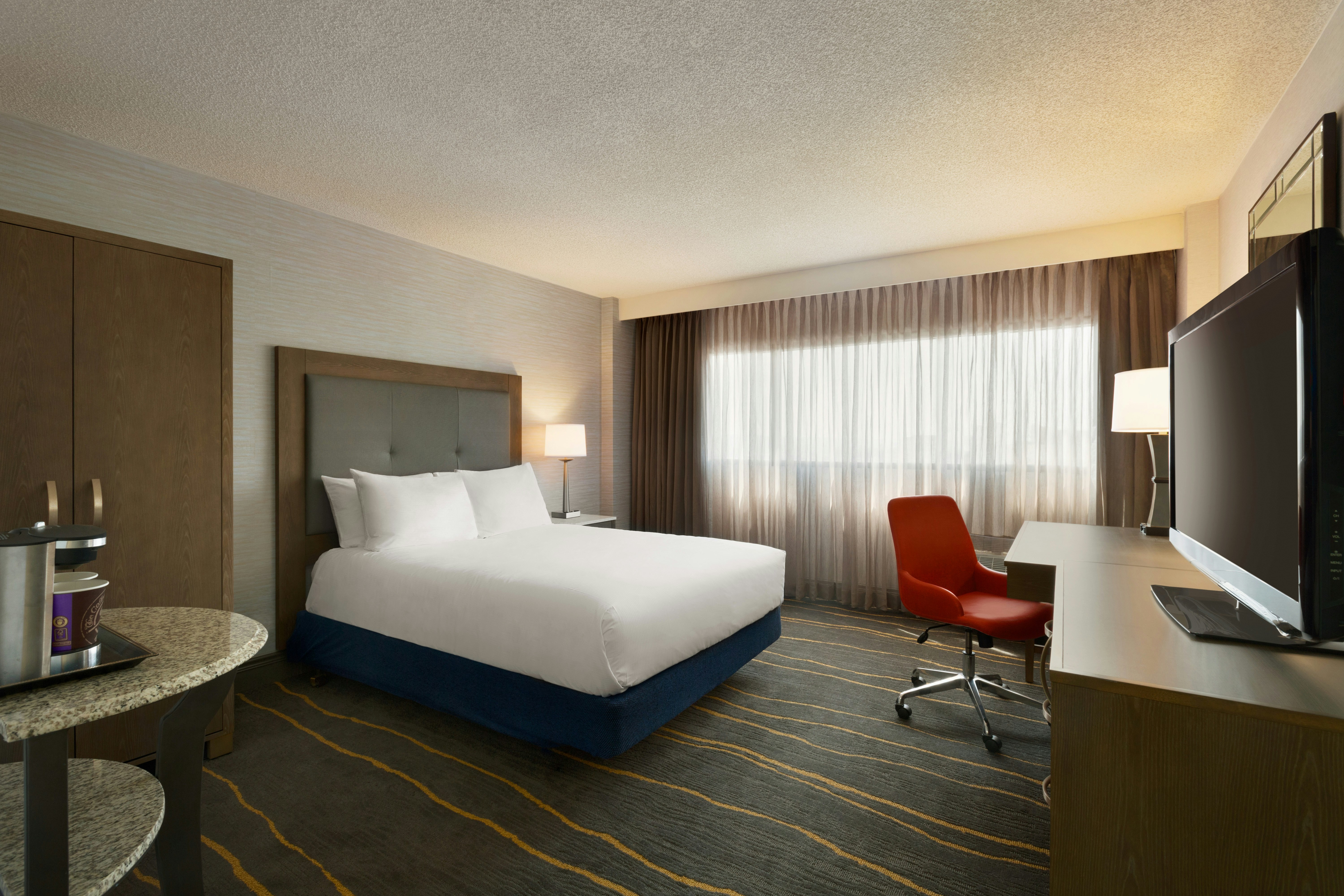 ROOM, QUEEN BED, ACCESSIBLE