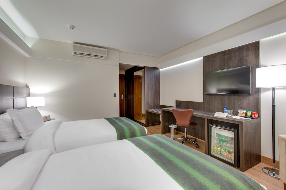 K Hotel 9/33
