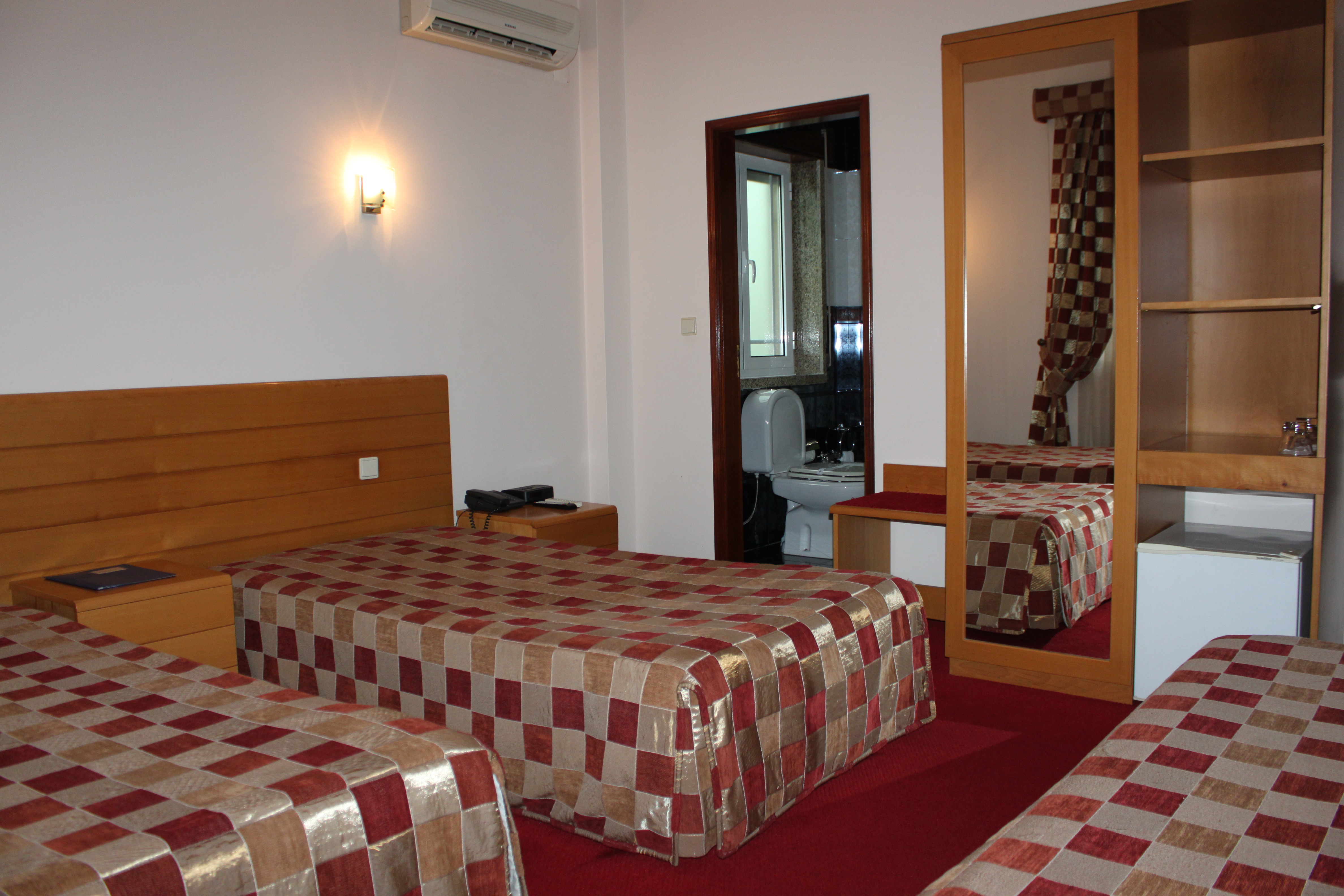 HOTEL QUASAR 16/35