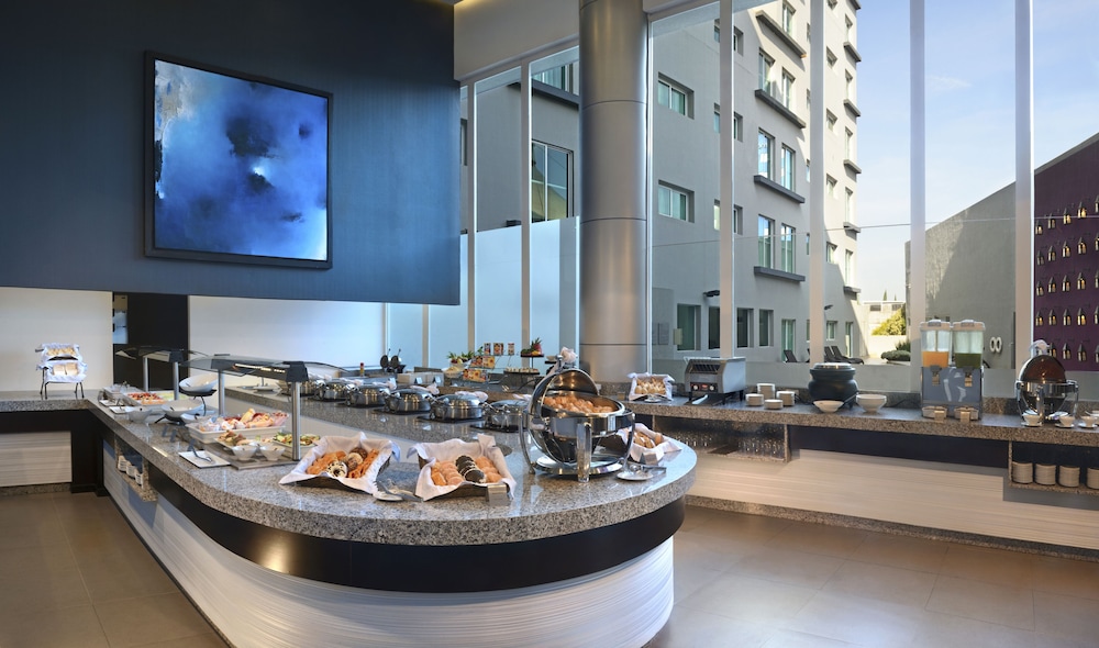 HS HOTSSON Hotel Smart Leon Centro Max (ex Wyndham Garden Leon Centro Max) 41/48