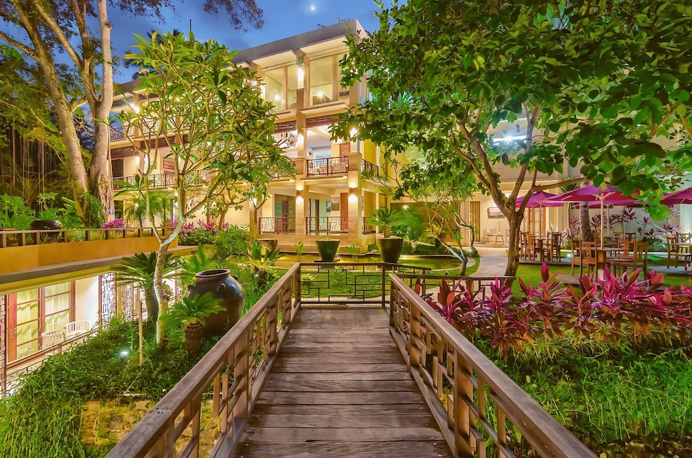 Labak River Hotel 70/71