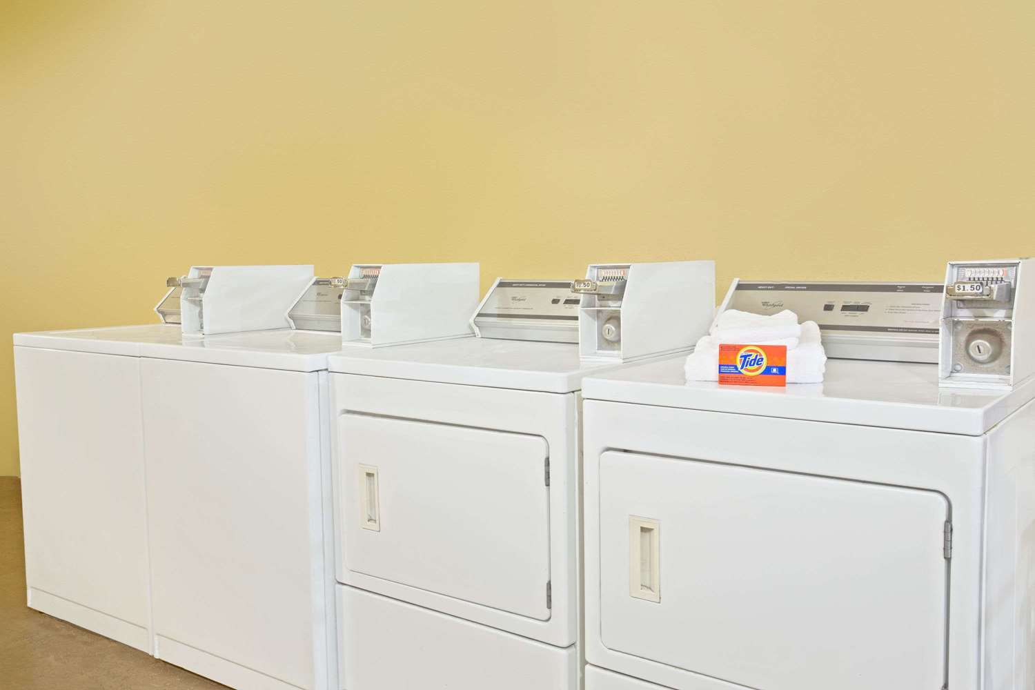 Days Inn By Wyndham Orlando Airport Florida Mall 4/22