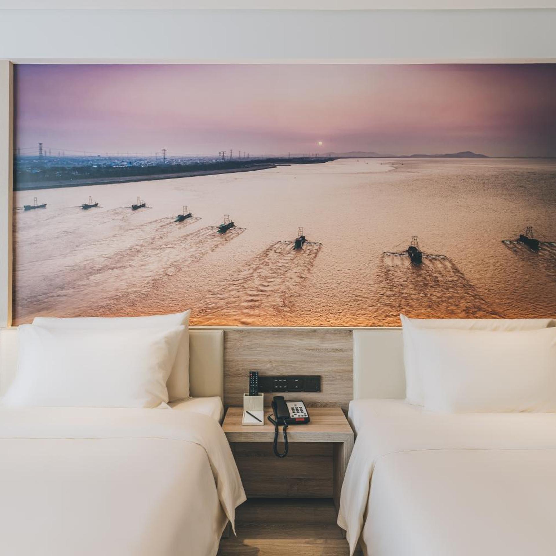 Atour Hotel (Haining Leather City Nanguanxiang) 30/50