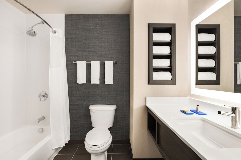 Holiday Inn Express Hotel Suites Denver Airport 30/34