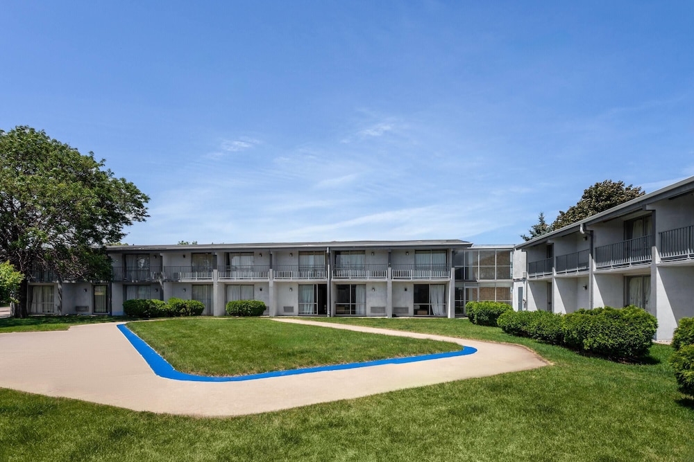 Travelodge By Wyndham Milwaukee 44/50