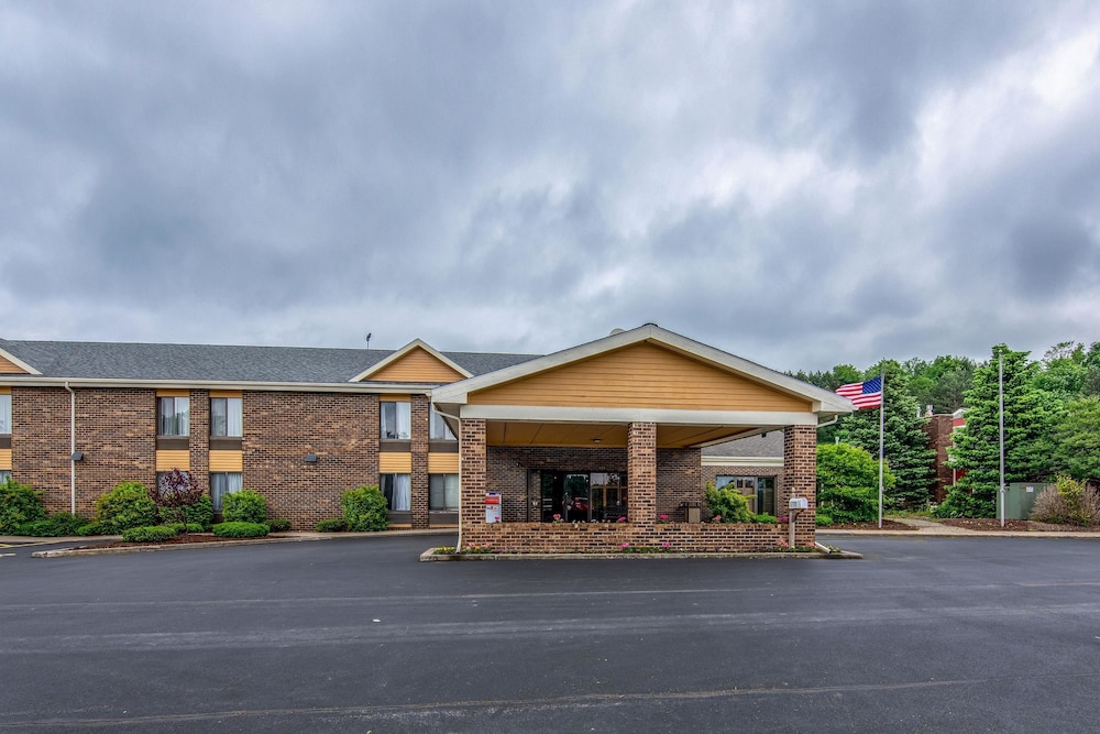 Quality Inn Tully I-81 8/61