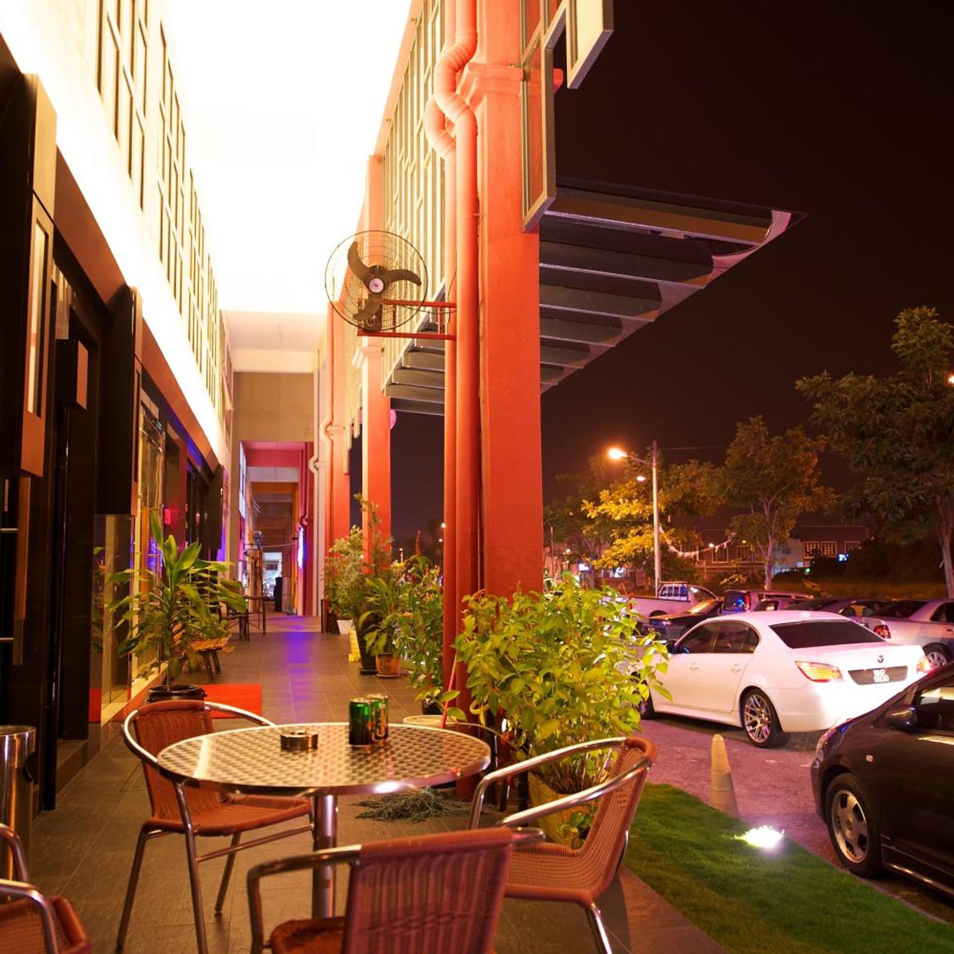 De Botani Hotel 6/23