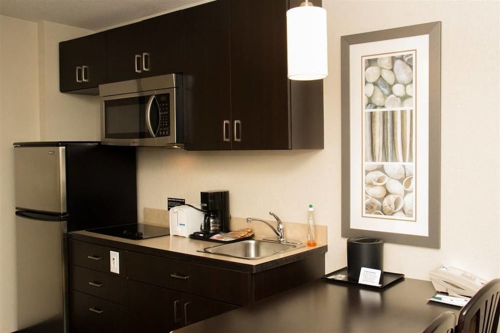 Quality Inn & Suites Thompson, MB 30/41