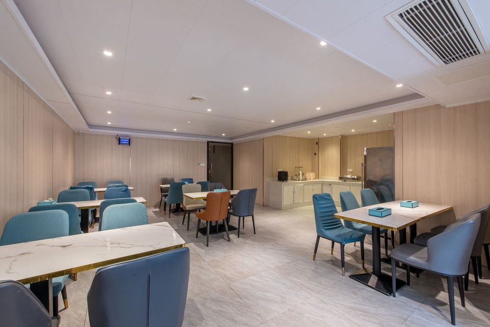 Pazhou XANA Deluxe International Hotel (Changgang Subway Metro Station Branch) 34/50