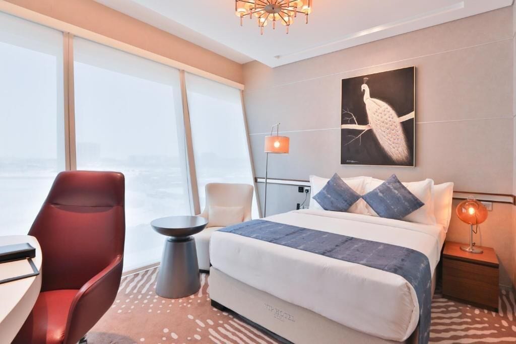 STANDARD, QUEEN BED, CITY VIEW
