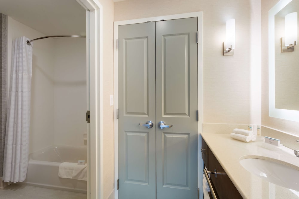Homewood Suites By Hilton Reston Va 22/65
