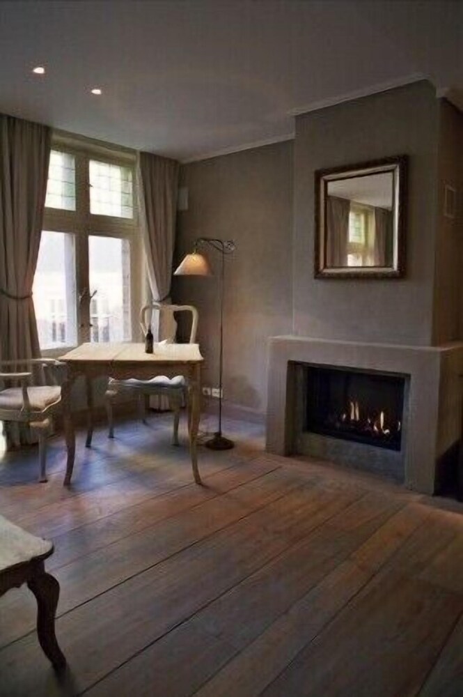 1669 Bed And Breakfast 26/50