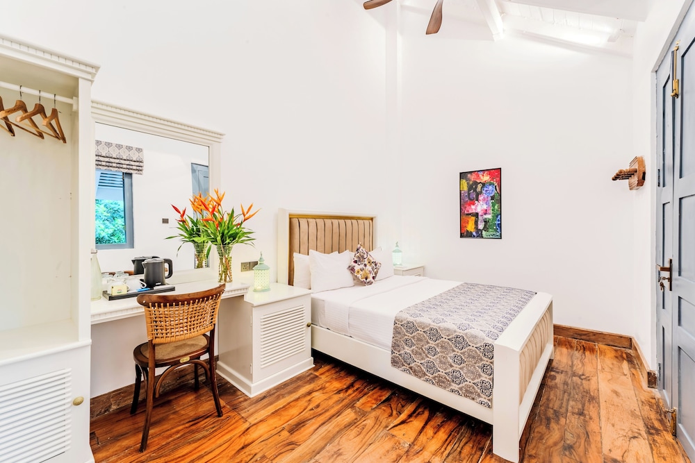 DELUXE, DOUBLE BED