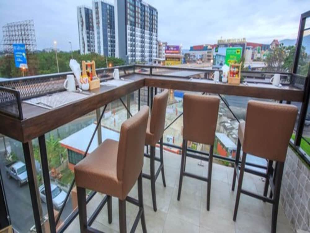 We Terminal Hotel 53/64