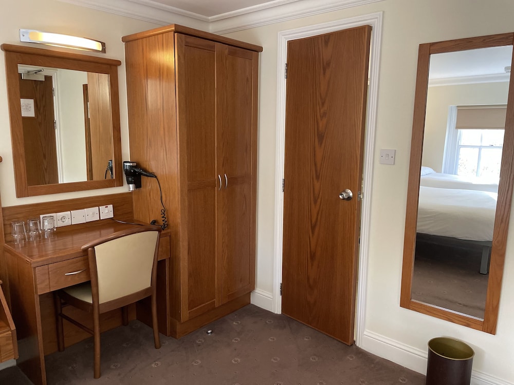 Orchard Hotel 3/41