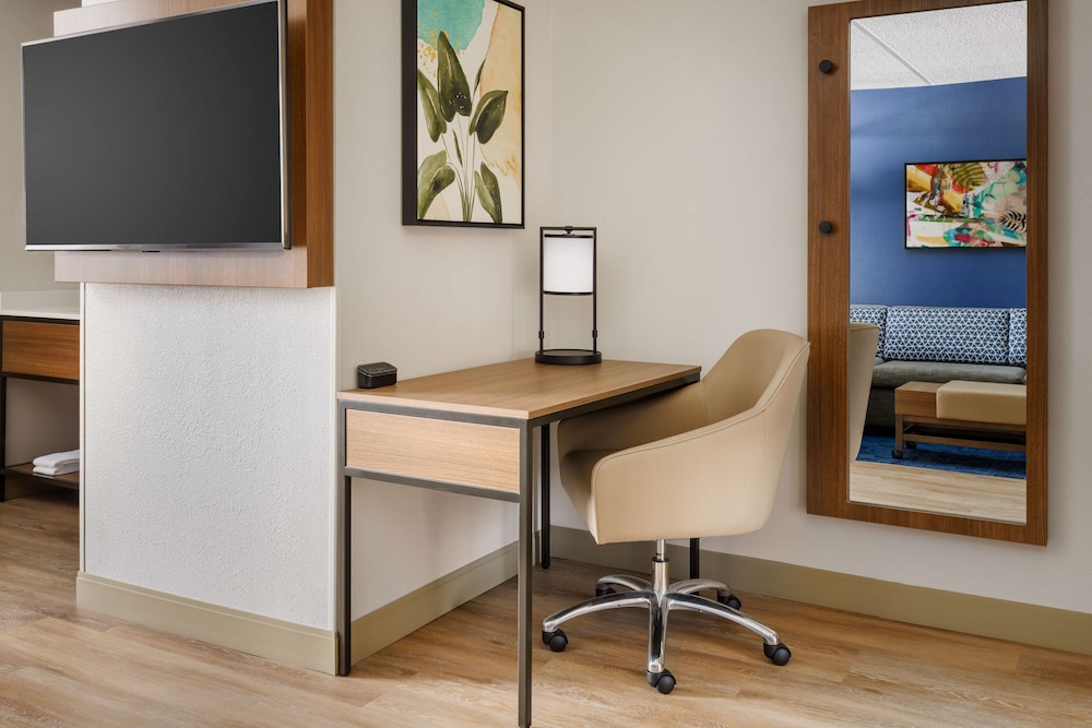 Hyatt Place Across from Universal Orlando Resort 56/60