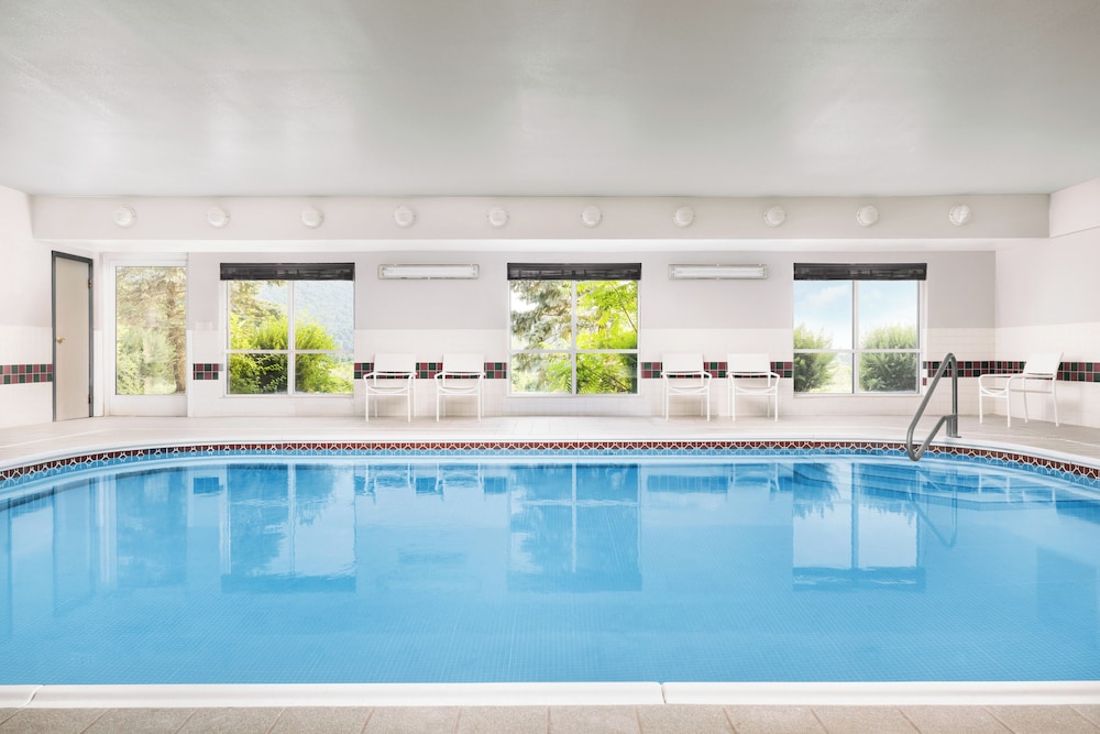 Country Inn and Suites by Radisson Big Flats (Elmira) NY 8/38