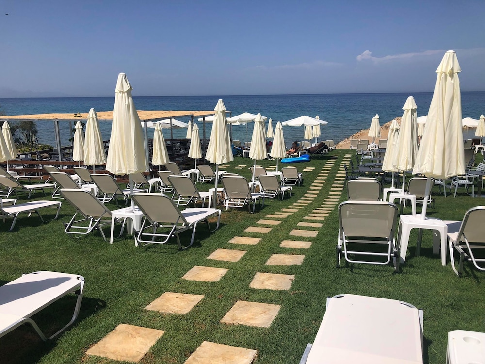 Golden Coast Resort 34/46