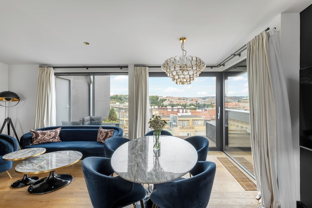 Hotel Republika and Suites 27/41