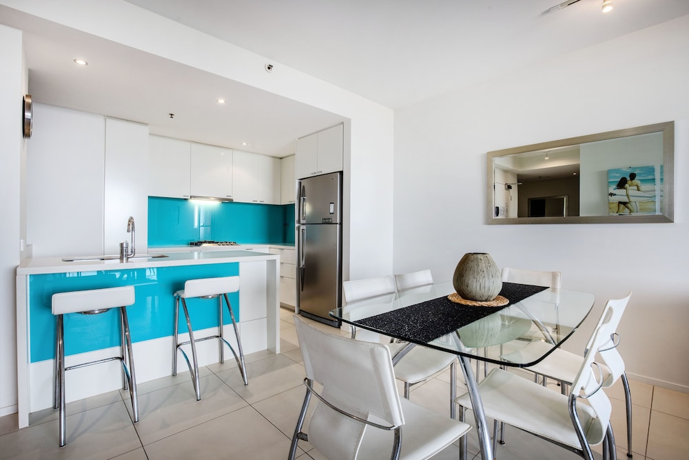 Ultra Broadbeach 50/72