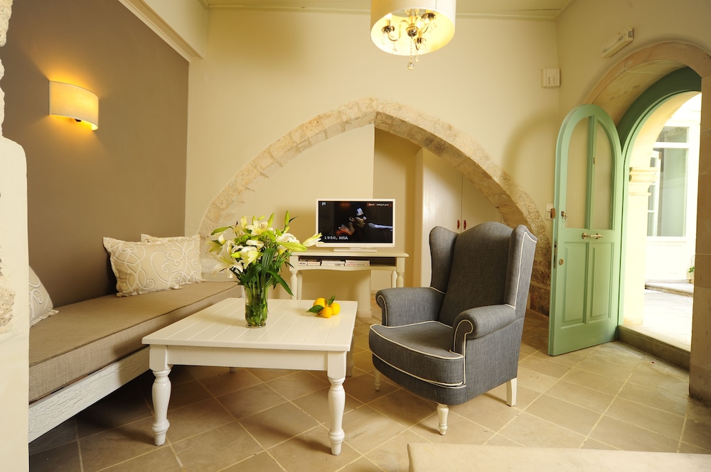 Mythos Suites Hotel 44/68