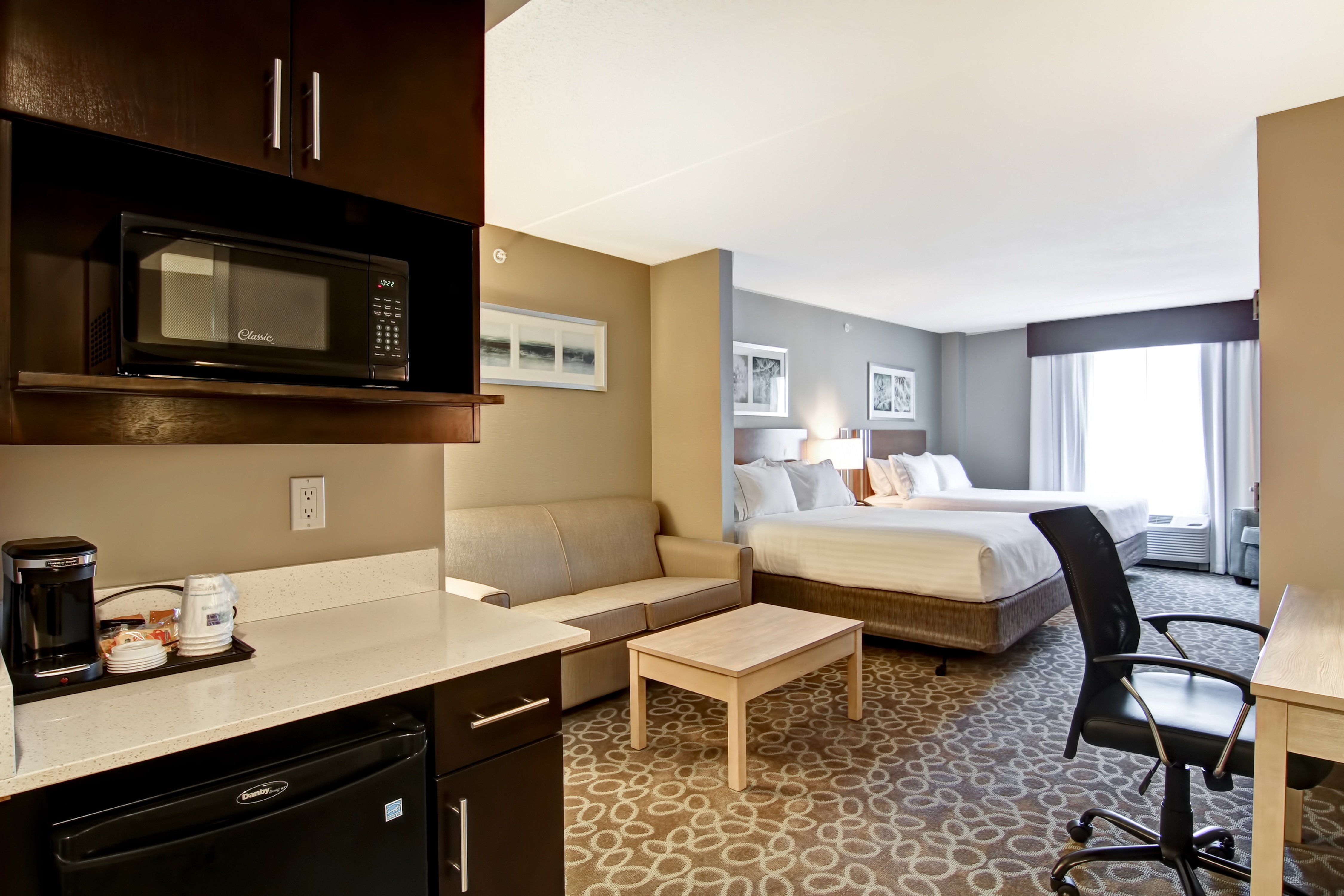 Holiday Inn Express Suites Oshawa Downtown Toronto Area 54/56