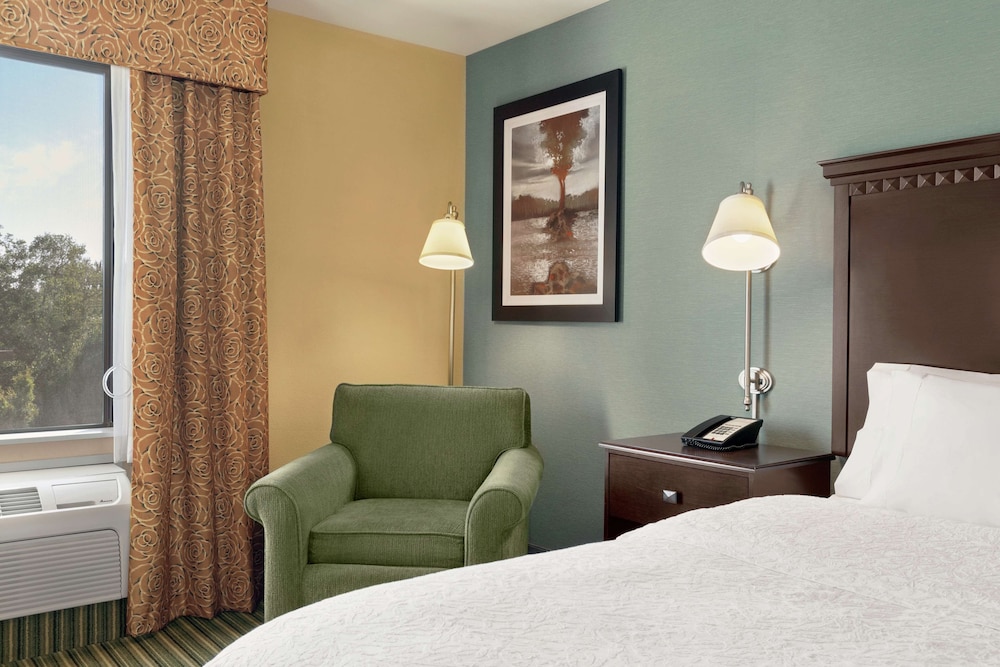 Hampton Inn Suites West Sacramento 37/62