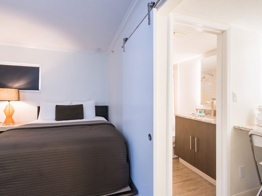 COMFORT, SUITE, 2 QUEEN BEDS