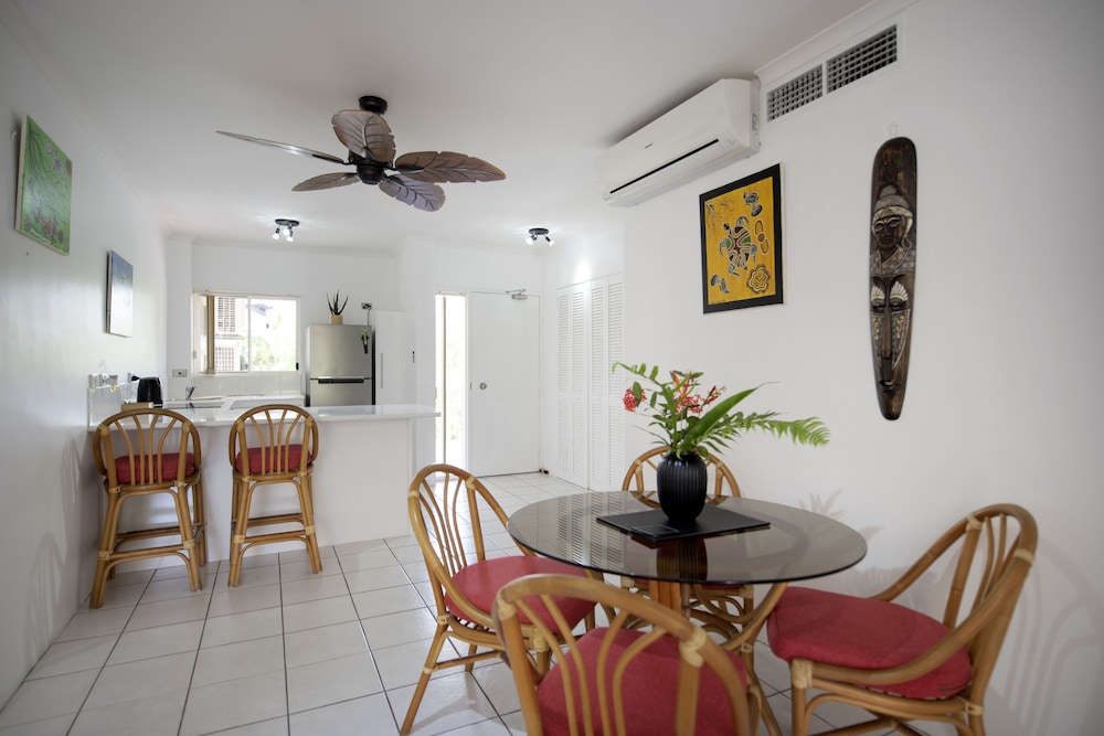Golden Sands Beachfront Resort 40/70