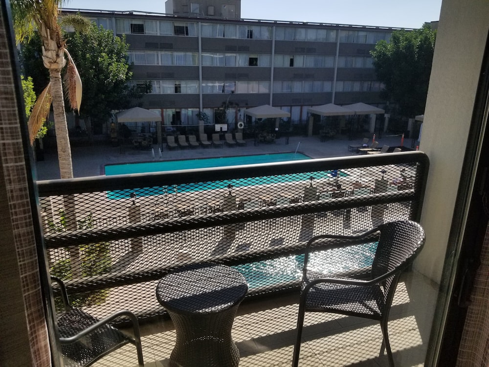 Holiday Inn Express Fullerton Anaheim 28/46