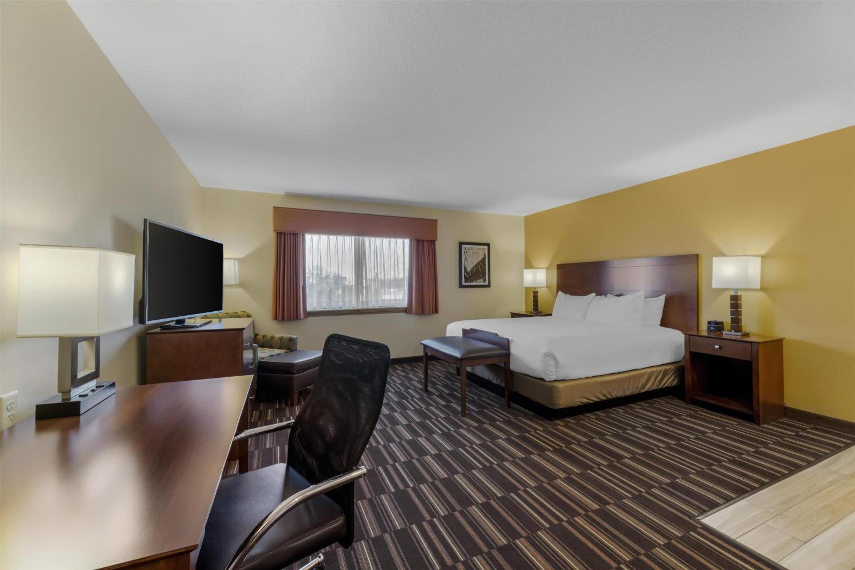 غرفة بسرير كينج بجاكوزي، Best Western Falcon Plaza 7/10