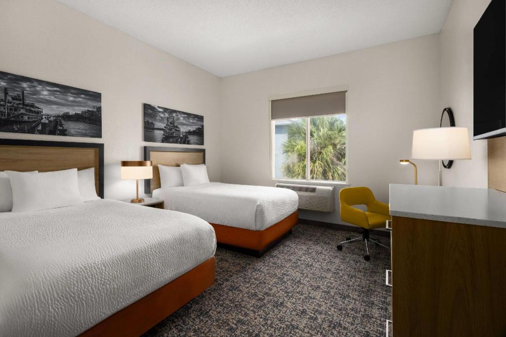 Suite, 2 Double and Twin Beds